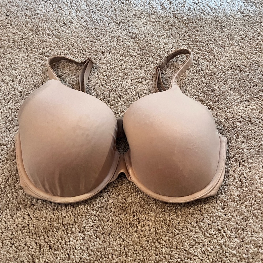 Body by Victoria secret. 32 DDD.